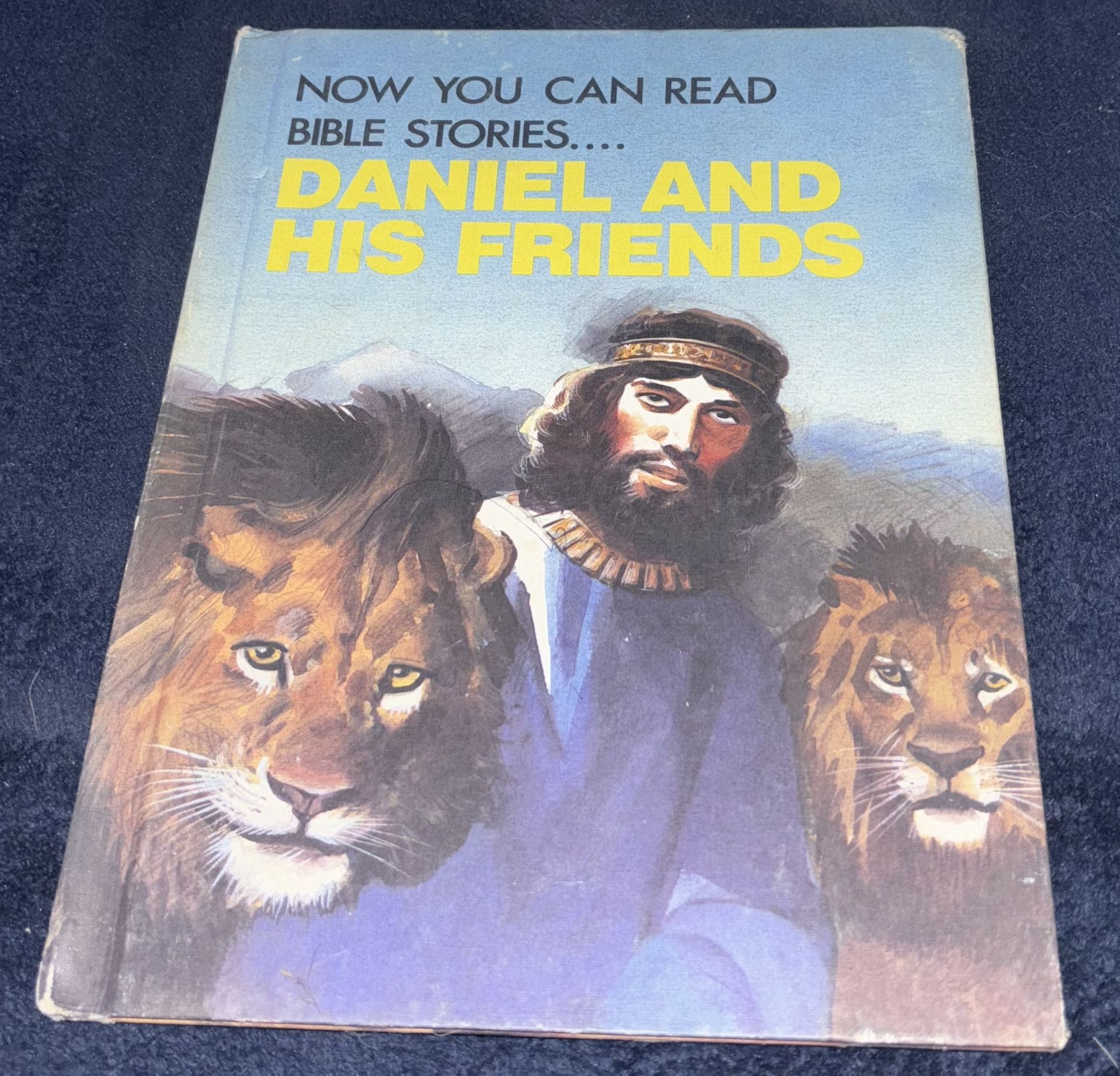 1984 hardcover book "Now You Can Read Bible Stories" Daniel and his Friends with illustrations books