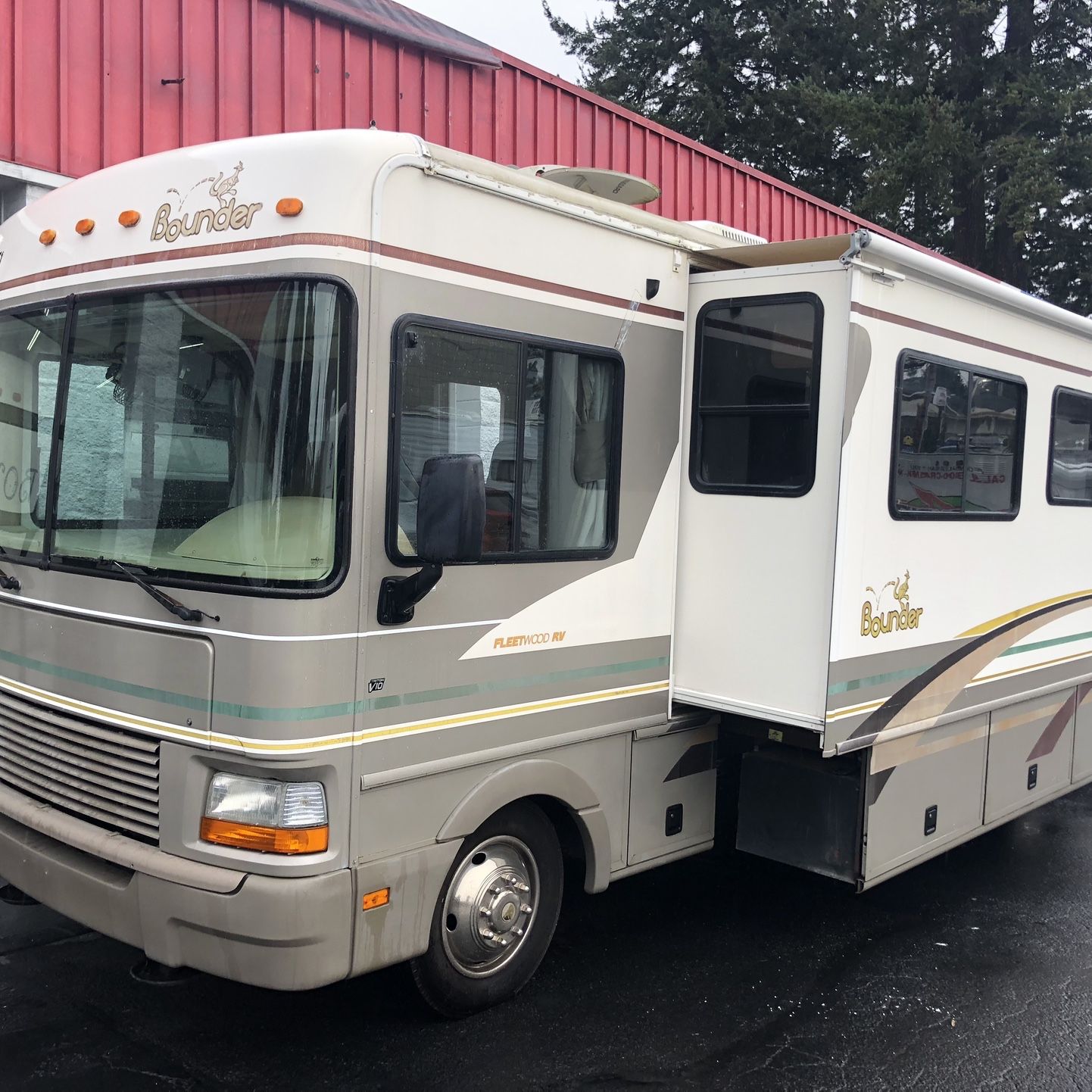 2000 Fleetwood Bounder 31W