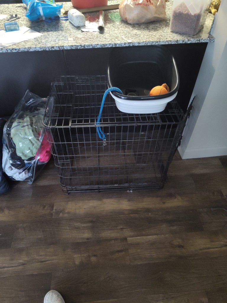 Midsize Dog Kennel With Litter Box And Sifting Tray