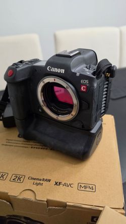 Canon R5C, with box, memory CF card, grip