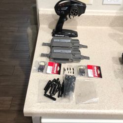 TRAXXAS EREVO/SLASH/SUMMIT CHASSIS’S & STOCK PARTS BUNDLE WITH TWO RECEIVERS AND TRAXXAS TQI 2.4 GHZ 2-CHANNEL TRANSMITTER ( USED AND NEW BUNDLE)