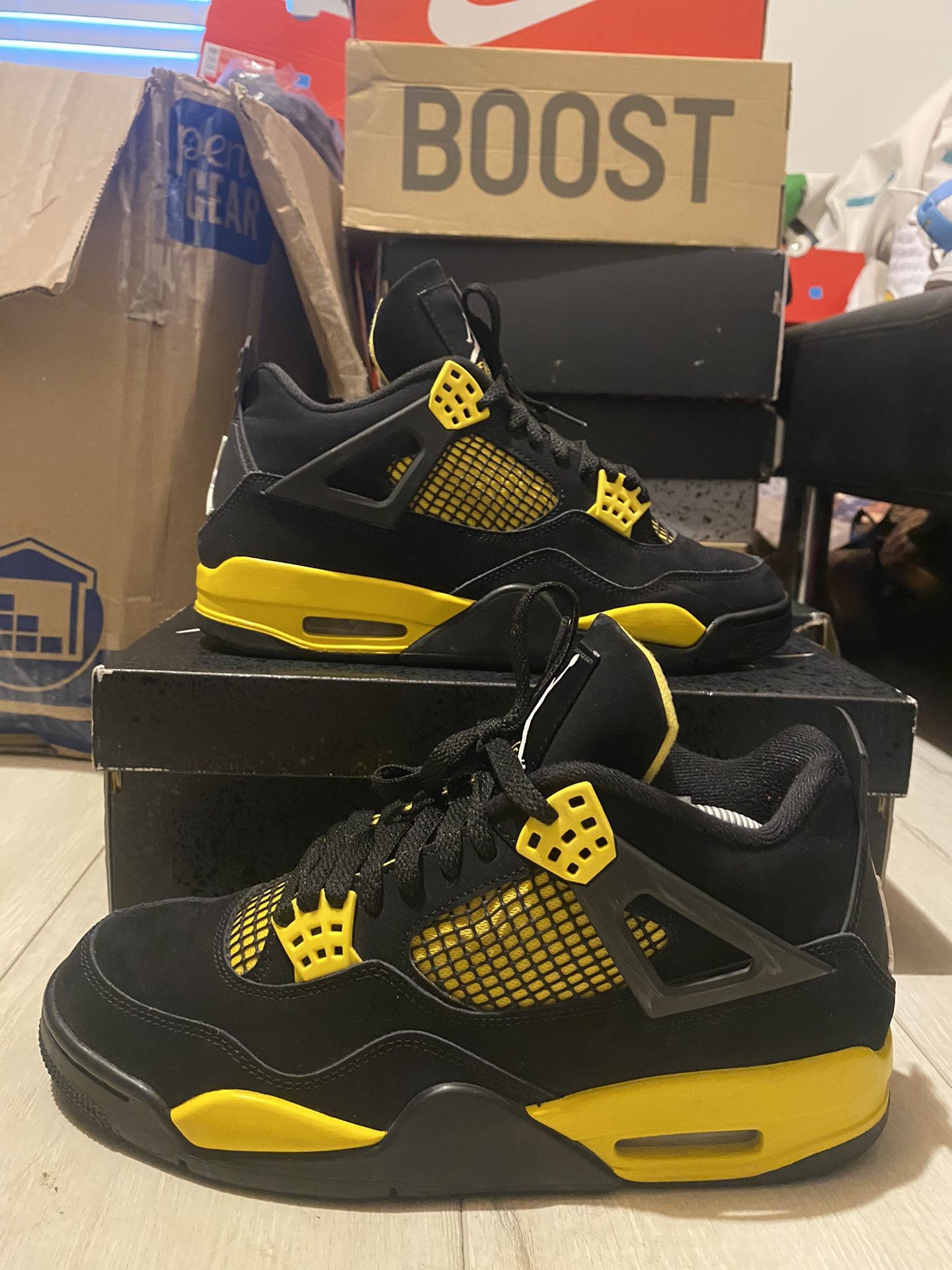 Jordan 4 Thunder