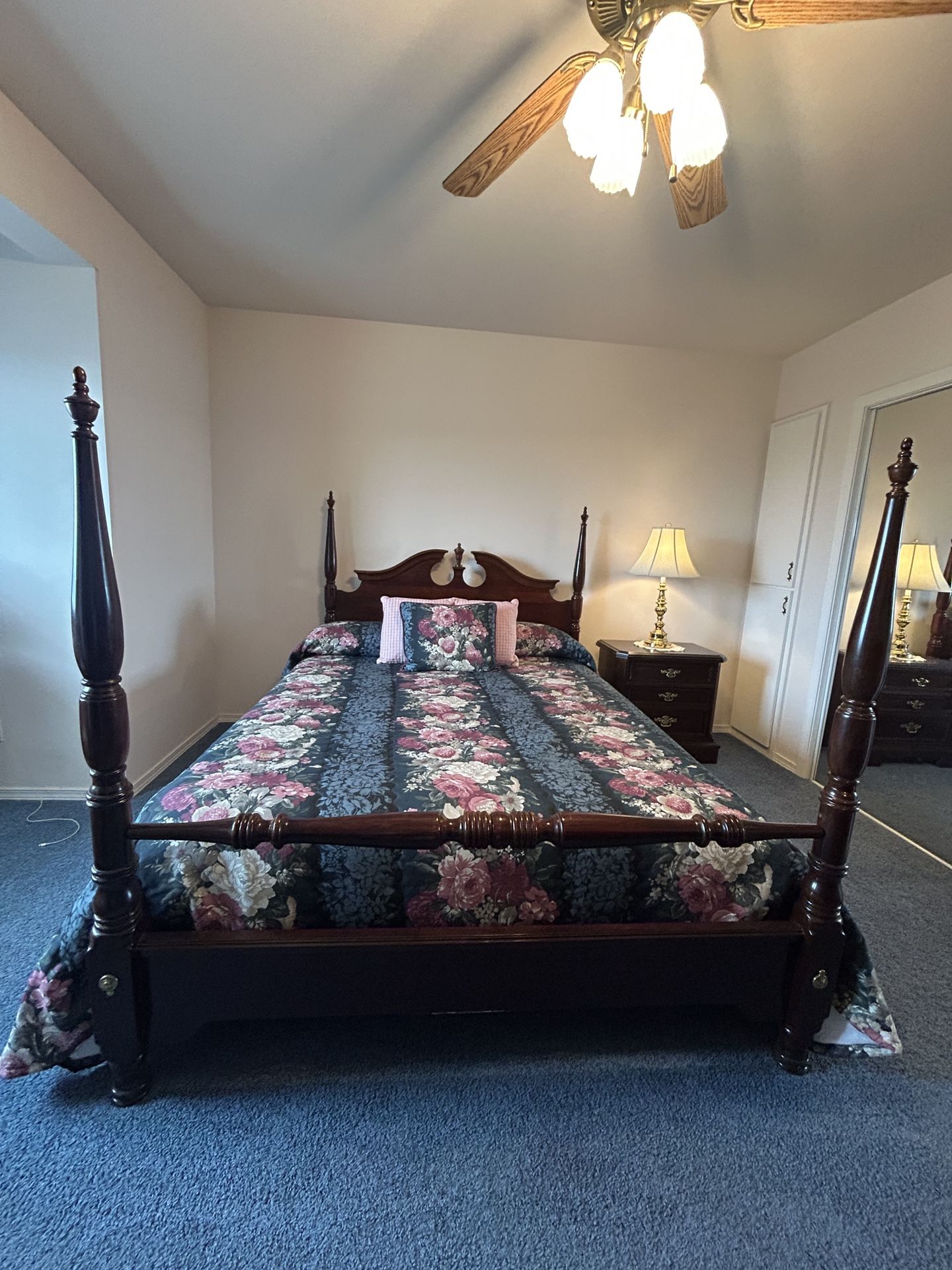Queen Four Post Bed, Complete
