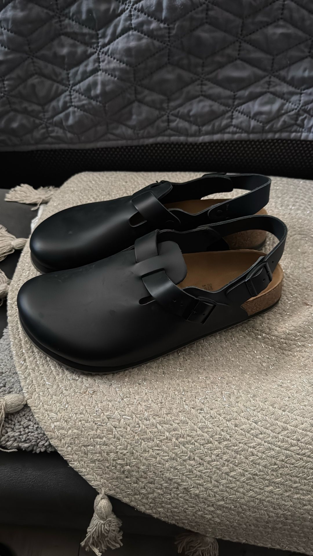 Birkenstock Men’s 9 1/2. Clogs or women’s Size 11