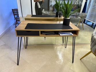 Computer desk