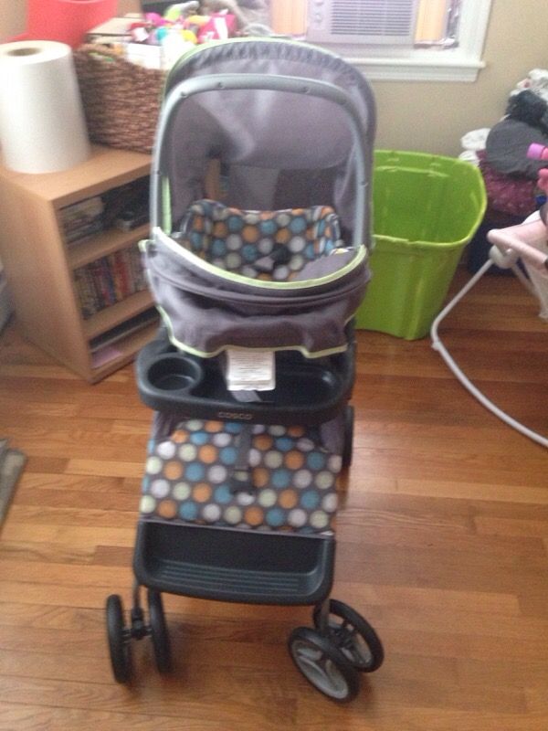 Cosco baby carriage/ carrier combo