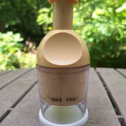 Quick Chop Kitchen Gadget For Chopping Fruits, Vegetables, and Other Types of Food