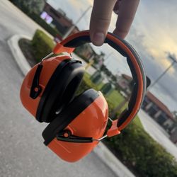 Safe Builder Headphones, Cancels 70% Of The Noise Around