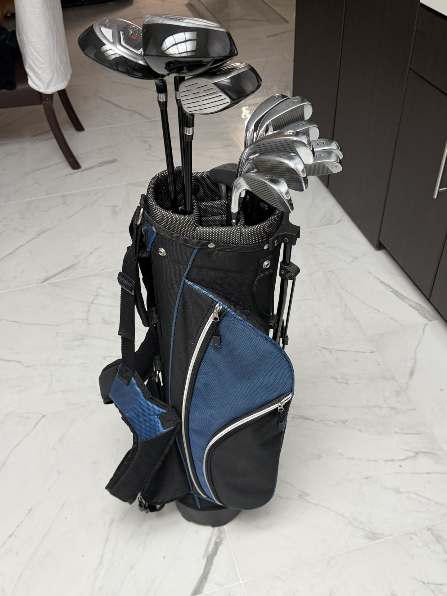 Nitro Golf Set (Carrier, Clubs, Balls, Pins)