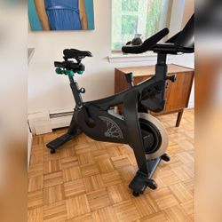SoulCycle Spin Bike, Like New Condition, With Screen – New York, NY