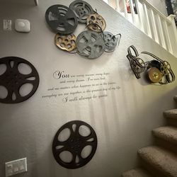 Cinema -inspired wall décor arrangement