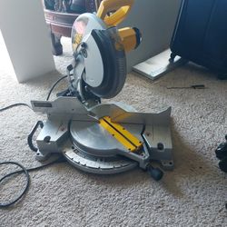 Dewalt Saw