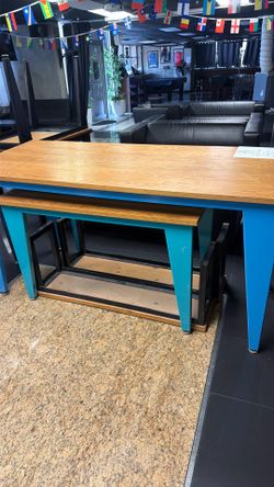 Restaurant tables with banks