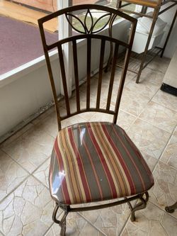 4 chairs and round coffee/dinner table