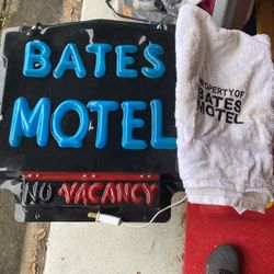 Halloween Psycho Bates motel Light Up Sign And Towel 