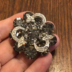 Stunning vintage Weiss brooch