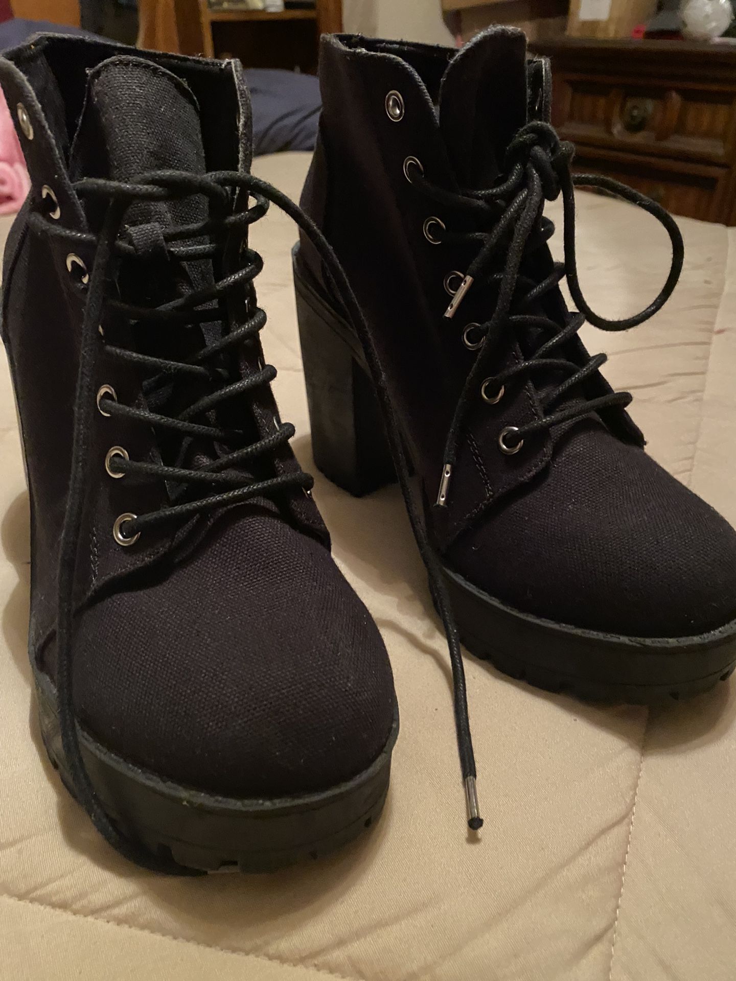 Divided H&M Laced Platform Boots