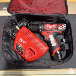 MILWAUKEE M12 3/8” DRILL/DRIVER W BATTERY AND CHARGER