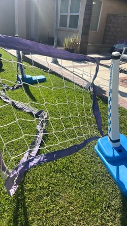 Volley ball net for pool