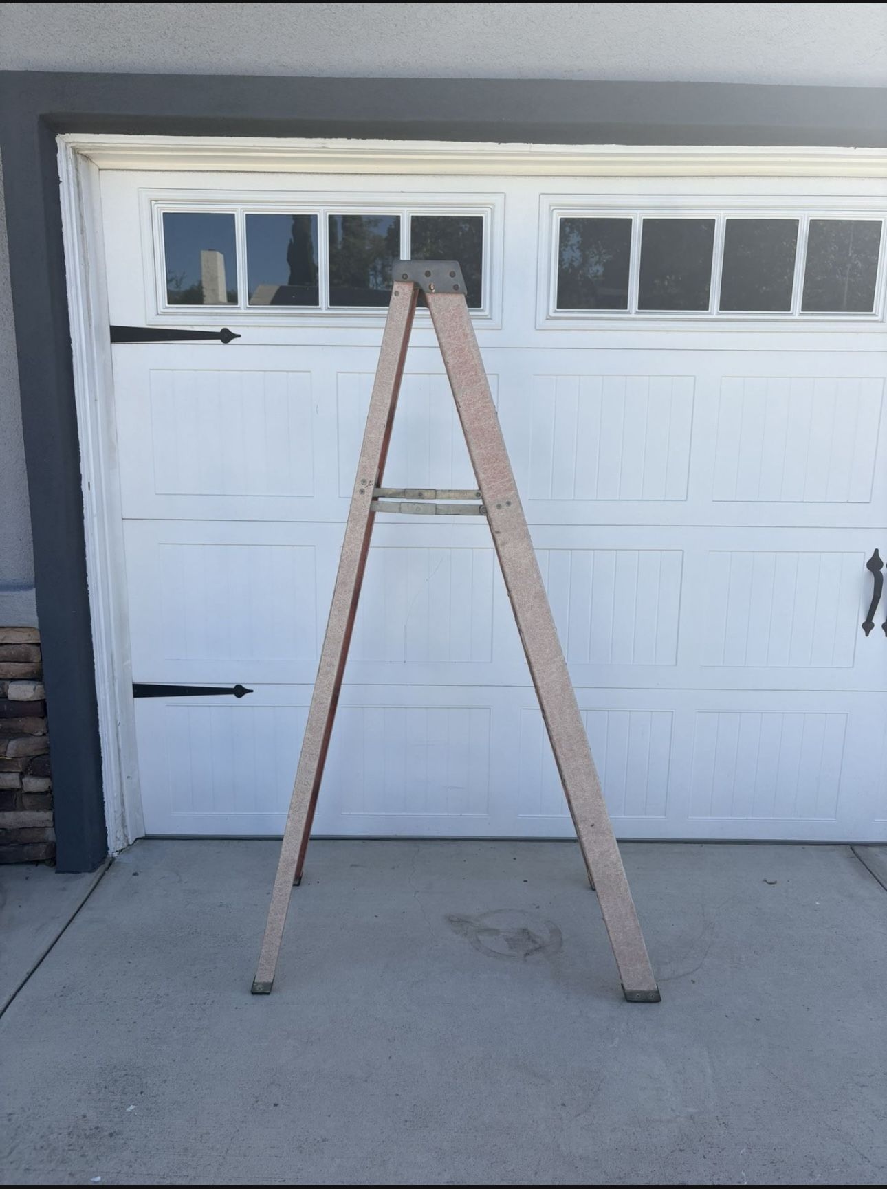 6 Feet Fiberglass Ladder 