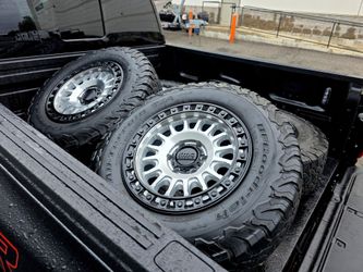 18" KMC w- 33"" BfGoodrich KO2 tires. $1500