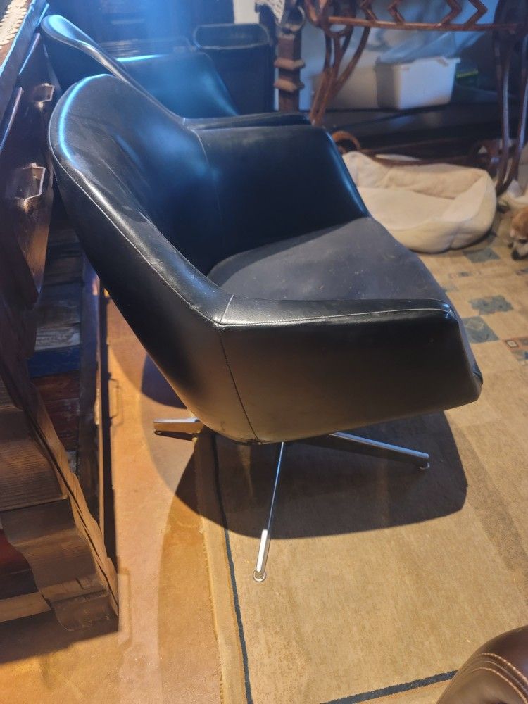 Good Used Swivel Chairs 2 For $20