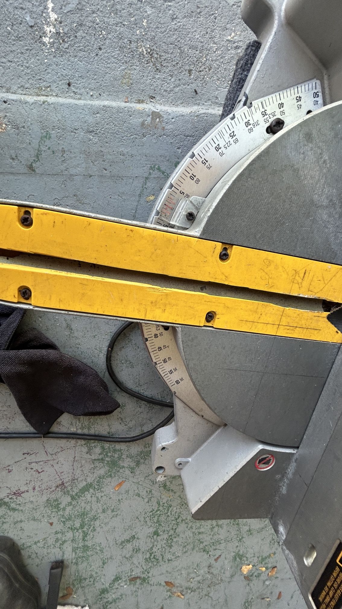 DeWALT Sliding Compound Miter Saw 12”