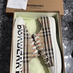 Burberry Men Shoes 