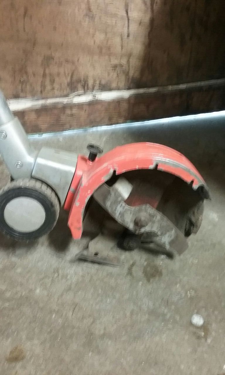 Black and Decker Electric edger trencher 2 horsepower le500 heavy duty for  Sale in Kent, WA - OfferUp
