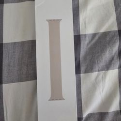 Apple Watch 45mm
Starlight Solo Loop Size 9