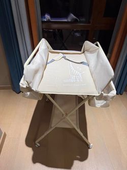 Like New｜Baby Diaper Changing Table W/ Lockable Wheel