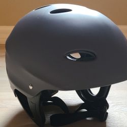 FOILING?? YOU NEED A GOOD HELMET - $40 OBO 
