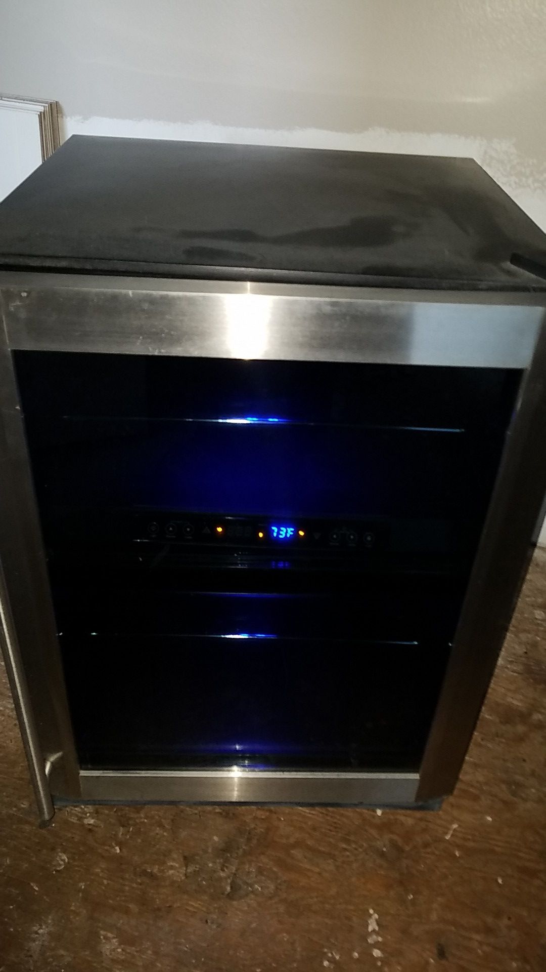 Magic chef wine cooler fridge for Sale in Upland, CA OfferUp