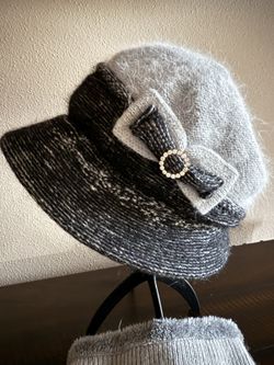 winter women's Hat (fleece lined inner) Neck warmer set never worn new