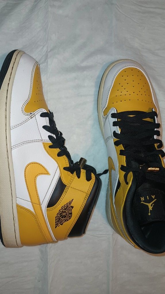 Nike Air Jordan 1 Mid Men Size 11.5