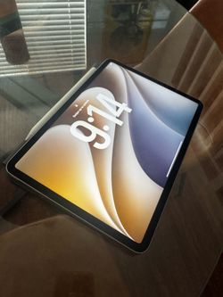 iPad Pro 11” (4th Gen) 128gb w/ Magic Keyboard & Apple Pencil