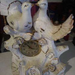 Decorative Porcelaine figurine Birds &Clock.  Woodland Hills,Ca. 