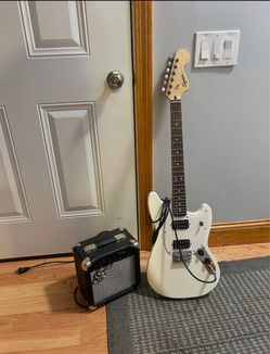 Squier Mustang Electric Guitar with SX Q10 Amplifier