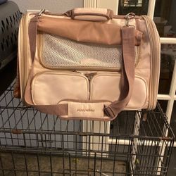 PET CARRIERS & Kennels 