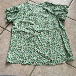 Green floral top Medium