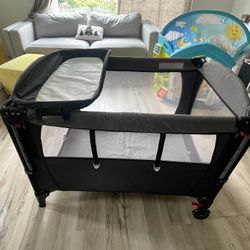 Graco Pack n Play with Changing Bassinet 