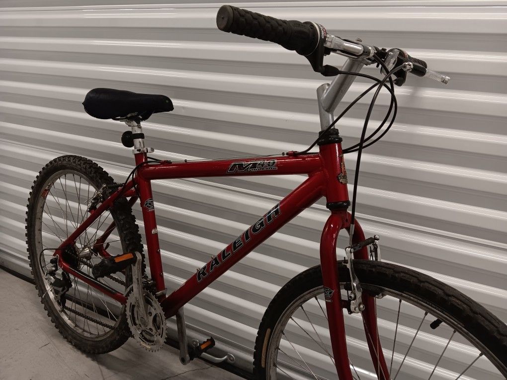 RALEIGH M40 mountain trail bike fits 5 2 to 5 6 for Sale in Portland OR OfferUp