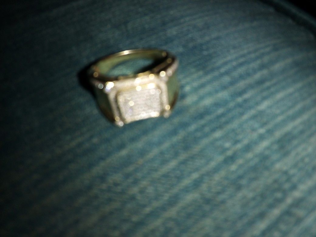 Men's Diamond And Gold Ring 400$ Paid 600$ 