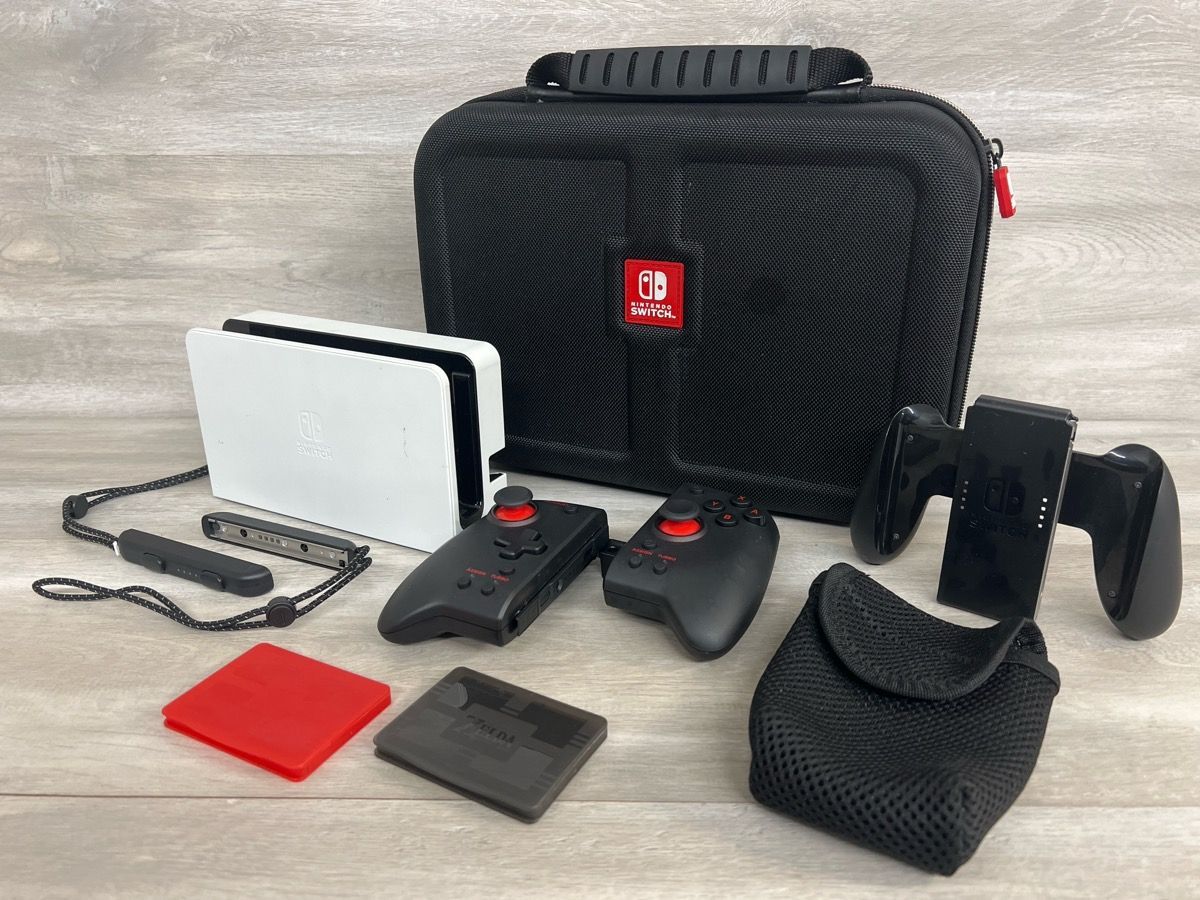 NINTENDO SWITCH DOCK - HEG-007 + Accessories (PO1022068)