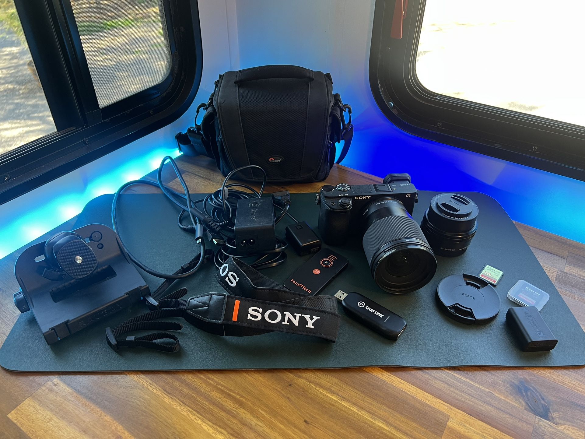 Sony A6400 Content Creation Bundle – Sigma 16mm, Cam Link, SD