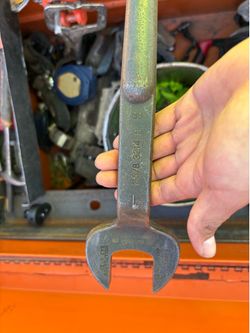 Spud wrench. Ironworker tools