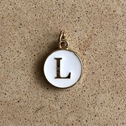 ⚪️ Pretty, two-sided white and gold letter L initial circle charm pendant