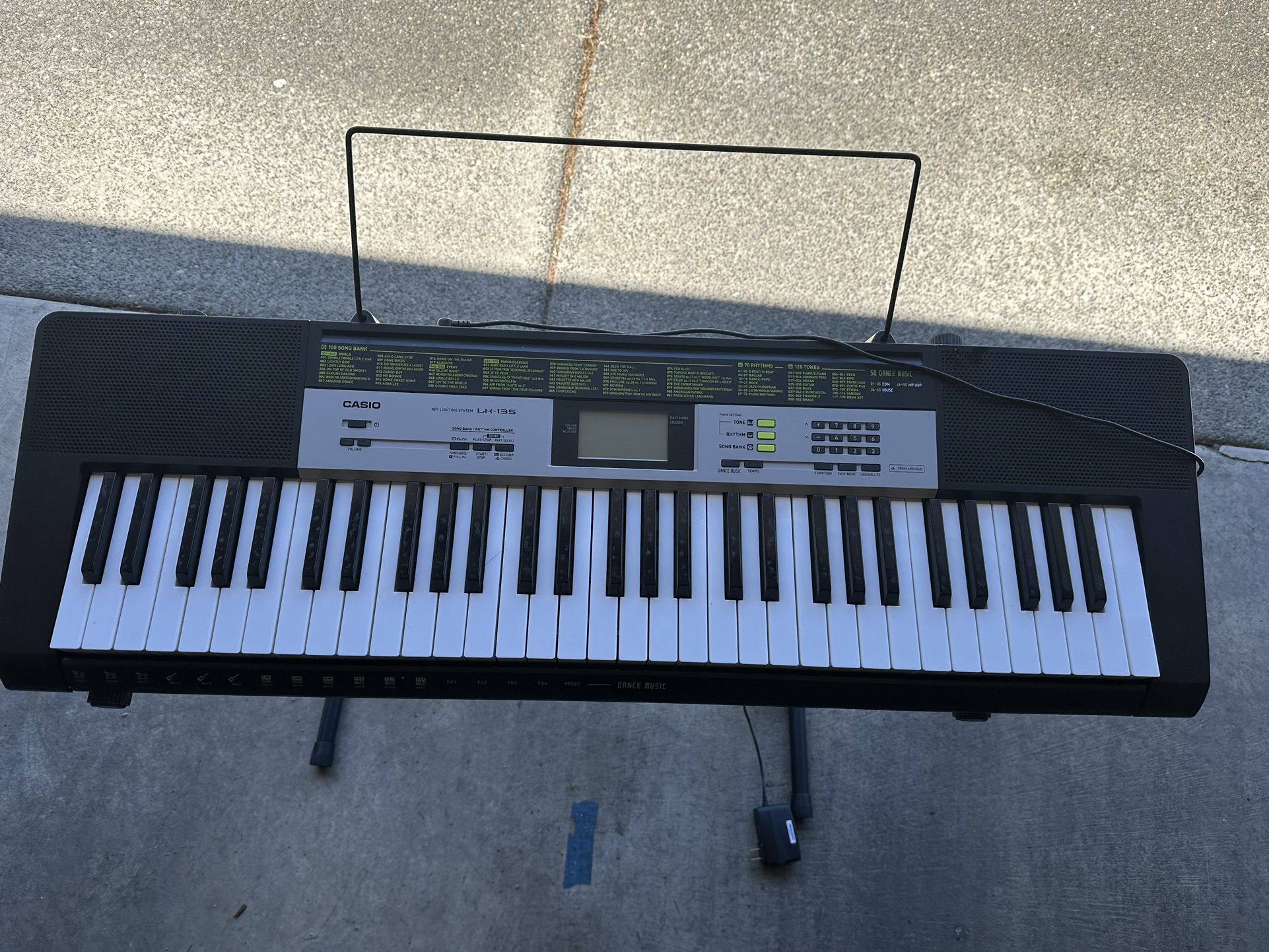 Casio Lk135 Light Up Keyboard Digital Piano with Stand 