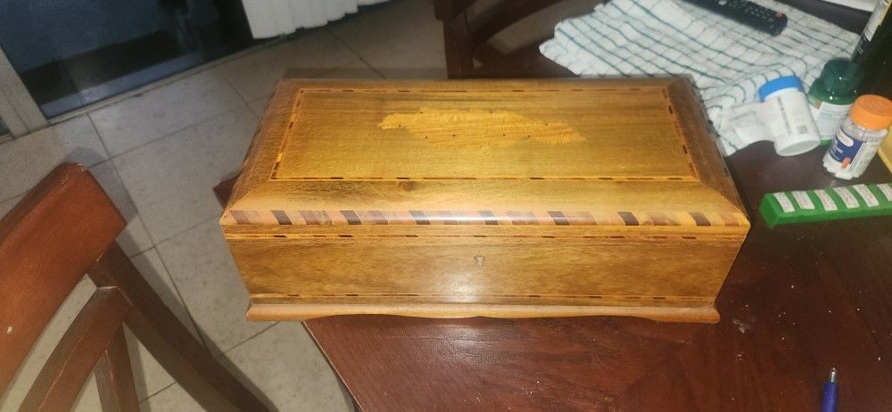 Jamaica Vintage Wood Box