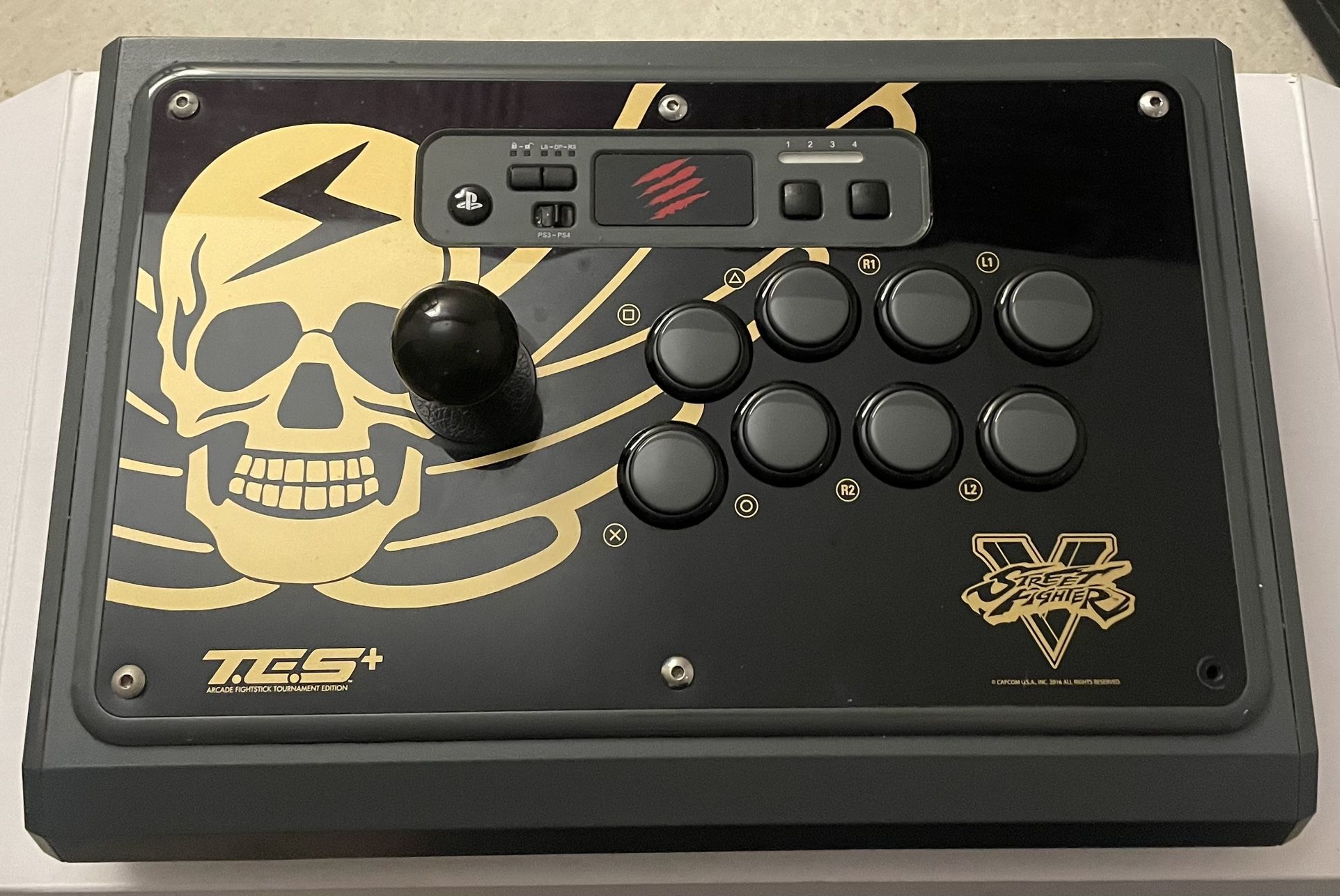 MadCatz TES+ Shadaloo Arcade Stick